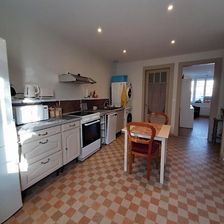 Le Plain Pied Sur Place Le Mele-sur-Sarthe Exterior photo