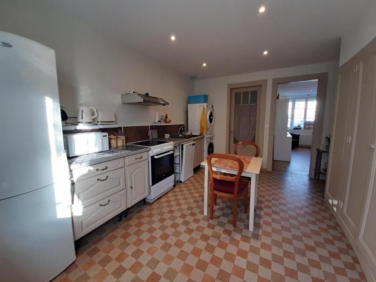 Le Plain Pied Sur Place Le Mele-sur-Sarthe Exterior photo